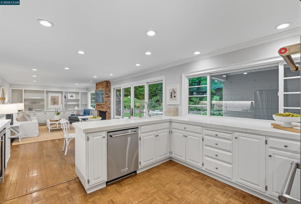 ORINDA DOWNS - Residential