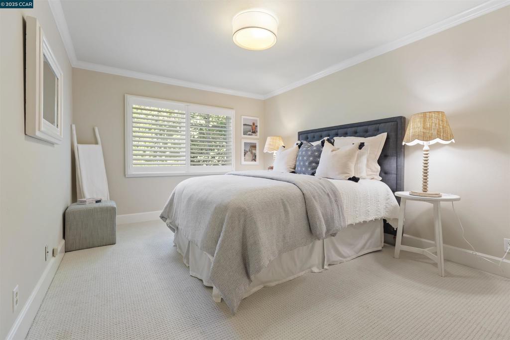 ORINDA DOWNS - Residential