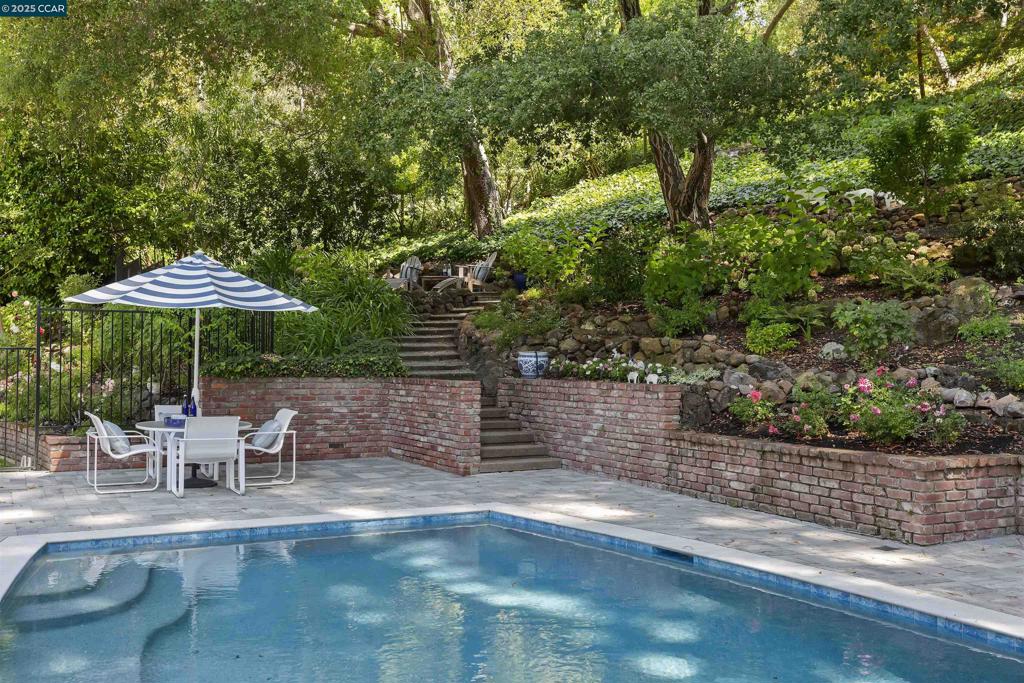 ORINDA DOWNS - Residential