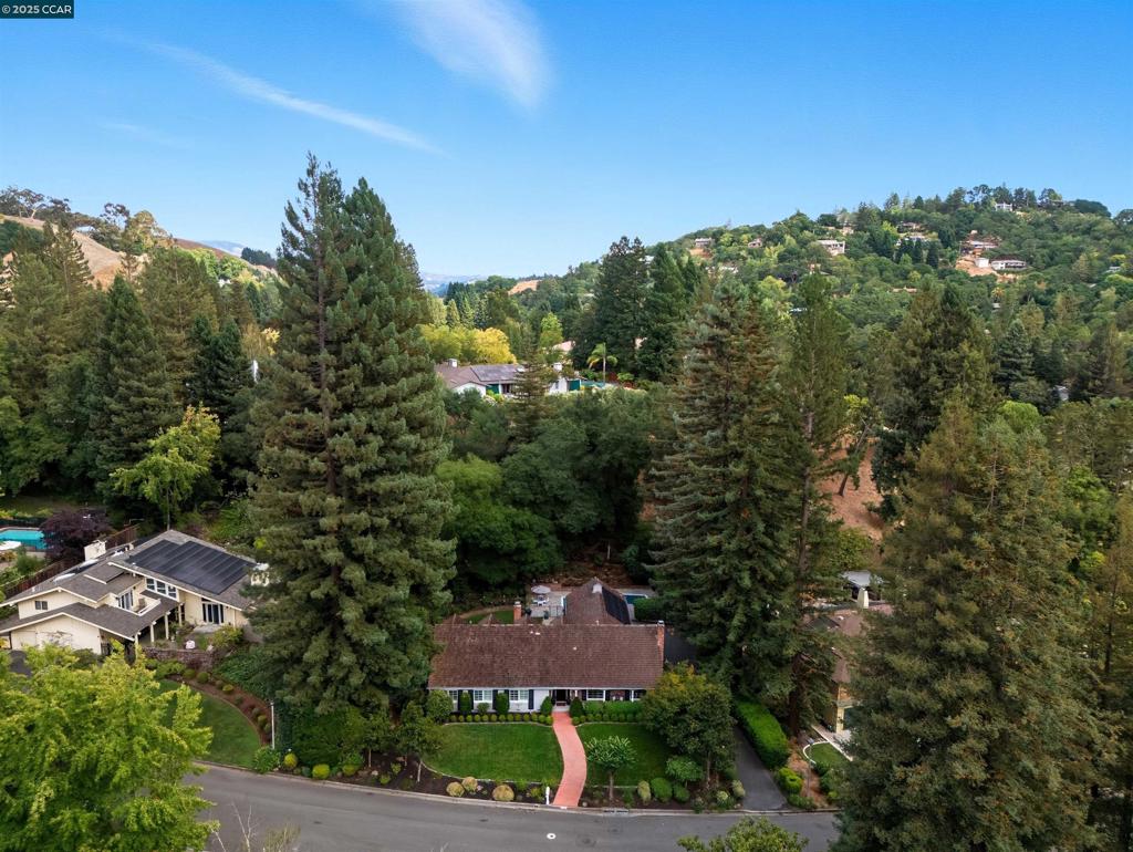 ORINDA DOWNS - Residential