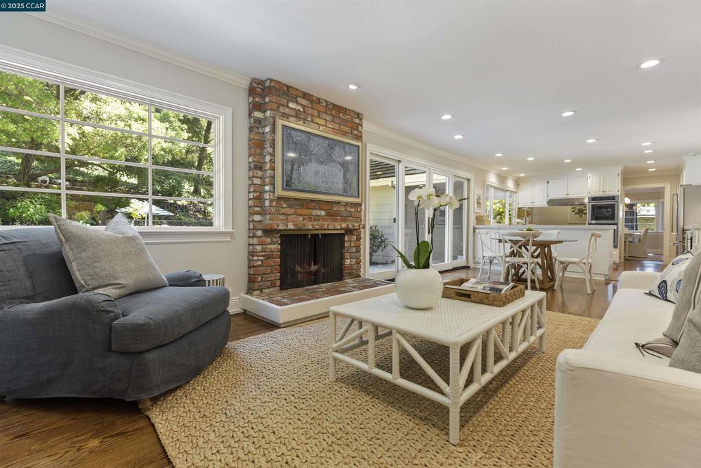 ORINDA DOWNS - Residential