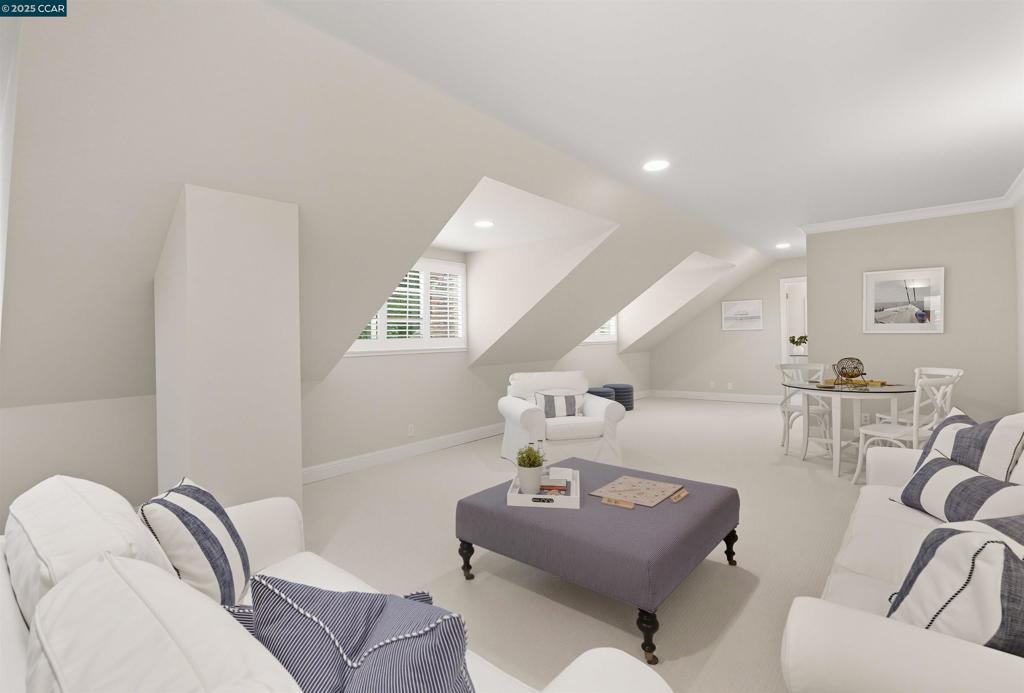 ORINDA DOWNS - Residential
