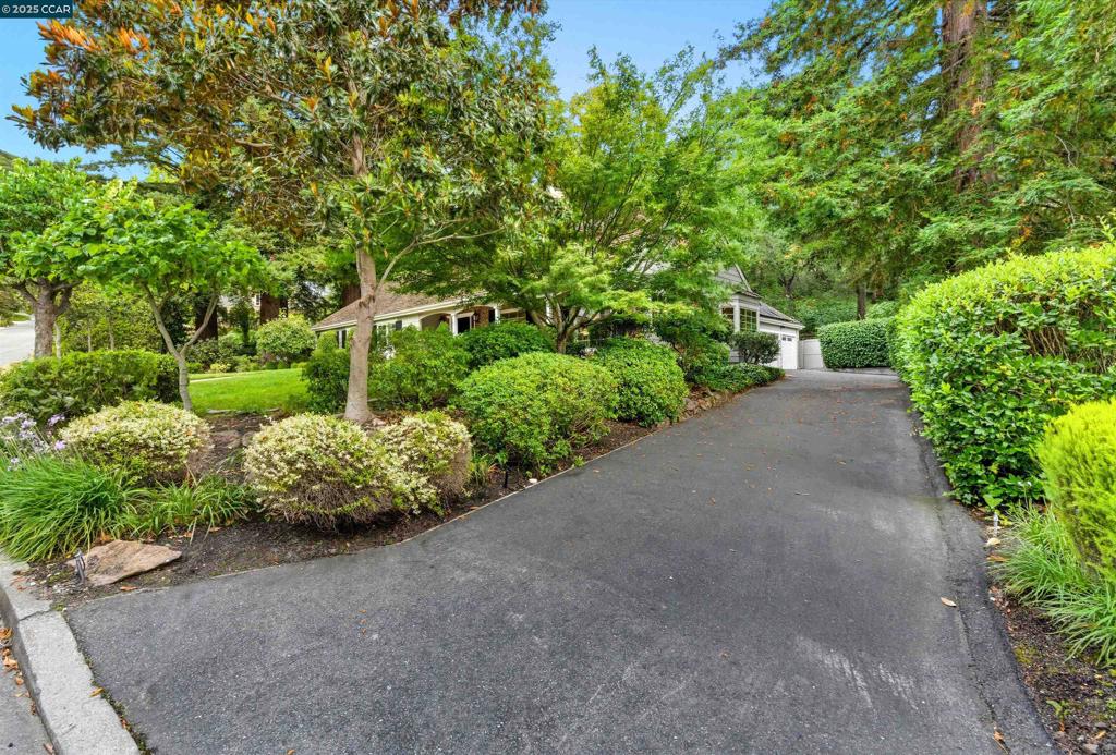 ORINDA DOWNS - Residential