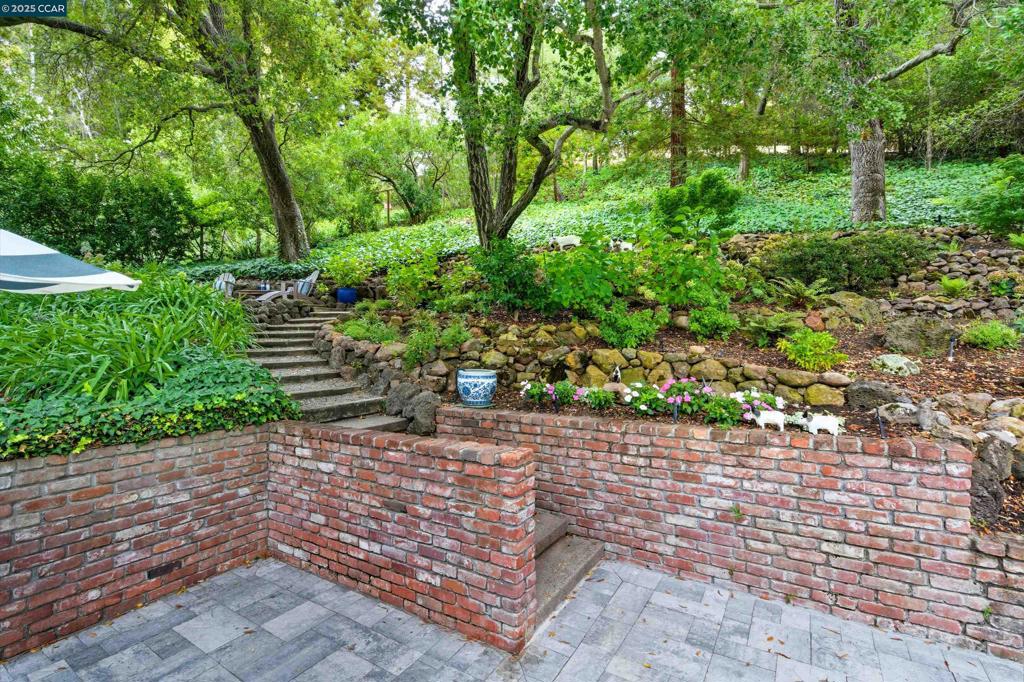 ORINDA DOWNS - Residential