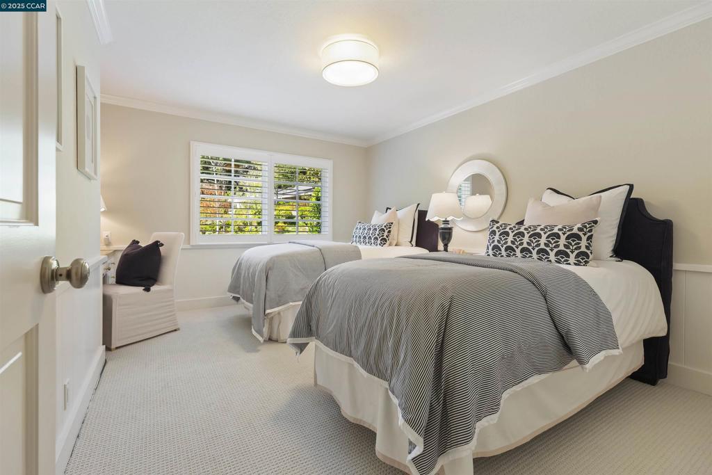 ORINDA DOWNS - Residential