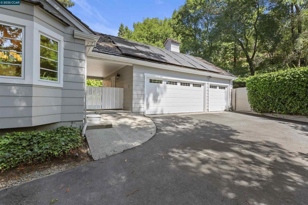 ORINDA DOWNS - Residential