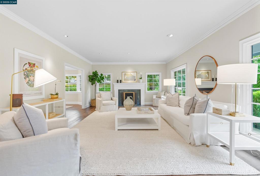 ORINDA DOWNS - Residential