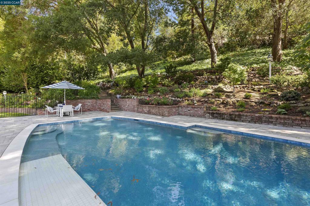 ORINDA DOWNS - Residential