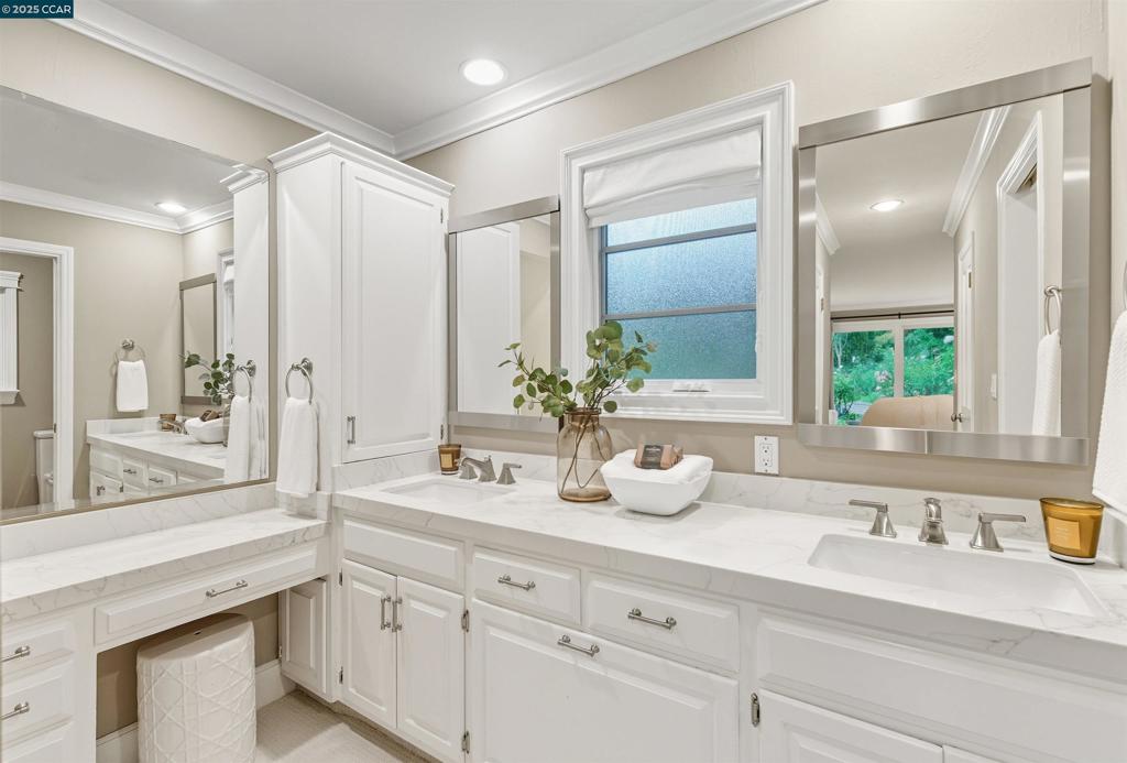 ORINDA DOWNS - Residential