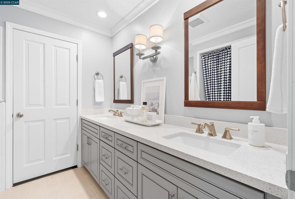 ORINDA DOWNS - Residential