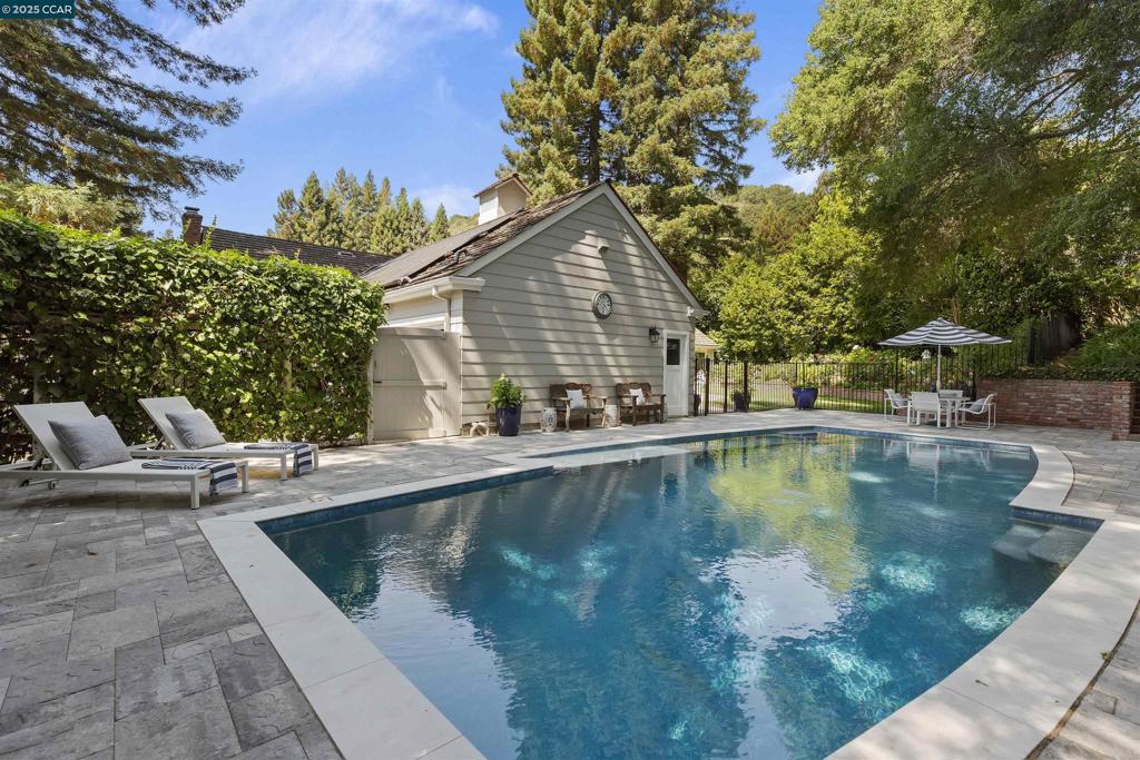 ORINDA DOWNS - Residential