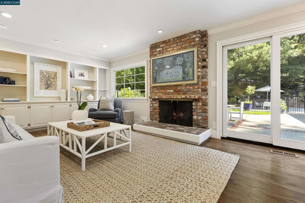 ORINDA DOWNS - Residential