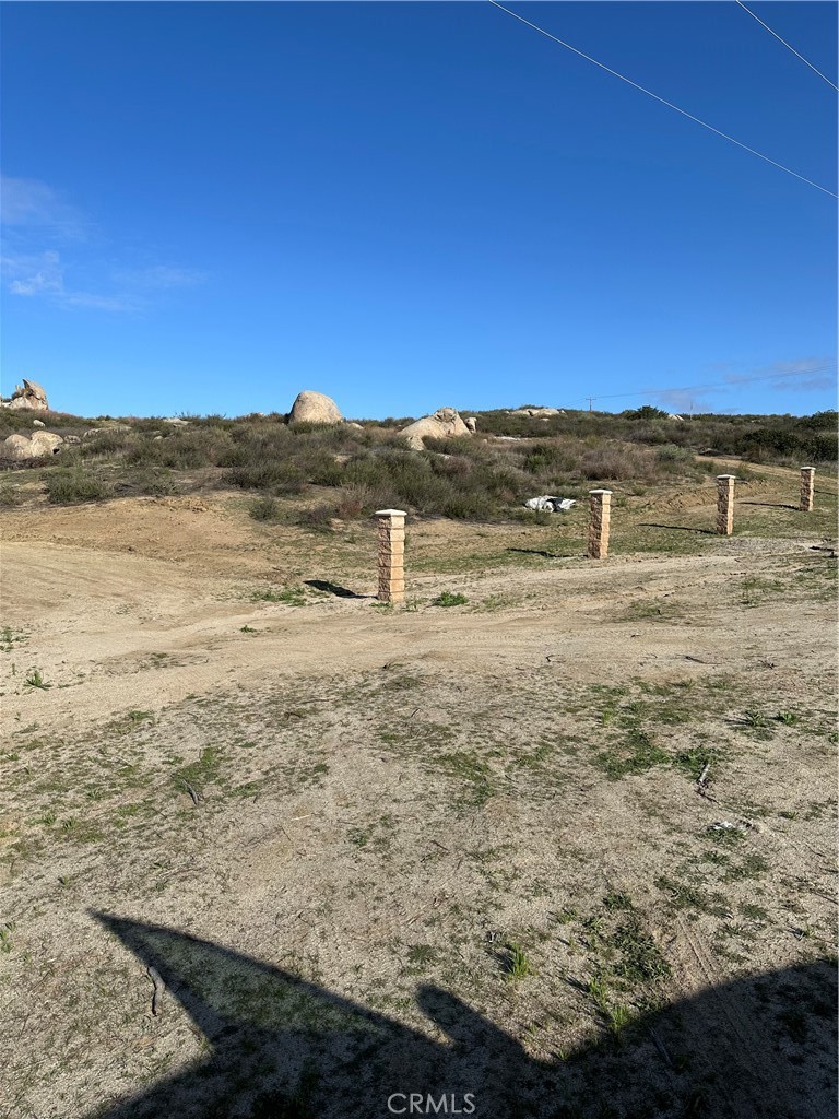 Gentle rolling 5.34 acres on the northwest corner of Los Altos & Oak Canyon Road, has power & meter installed, has a 25 GPM well, partially fenced, has big views of surrounding valley. Parcel has storage container & trailers that will stay with the property. Close to Temecula Valley Wineries & Vineyards, close to Lake Skinner, Vail Lake, Diamond Valley Lake, for adult entertainment your close to Pechanga Casino, Pala Casino, Soboba Casino.