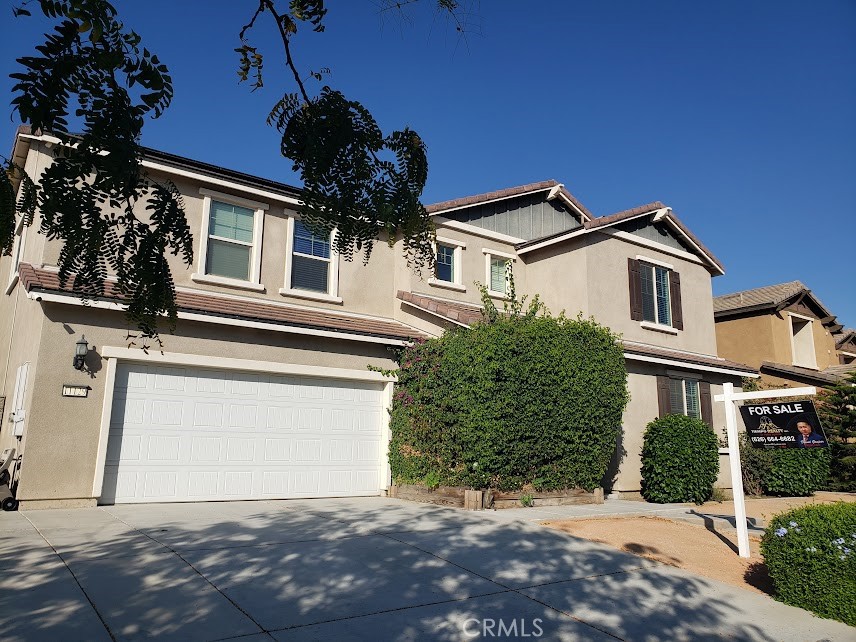 BEAUTIFUL!!!  Jurupa Valley Home>>>Featuring 4 bedrooms, 3 bathrooms, 2,831 square feet of living space, with an open floor plan.  FANTASTIC Location near schools, shopping, freeways, and the Big League Dreams baseball fields.  There's a 2car attached garage with extra storage room and ample driveway additional parking!  Big back yard, open to the New owner's Imagination.  Home faces a beautiful park.  Kitchen is open to family room with beautiful granite countertops, matching stainless steel appliances, and well cared for cabinets.  A large kitchen island with room for high chairs.  Laminated flooring in the first floor with carpeting and lamitated flooring in the second floor.  Solars, are paid for....MUST SEEE IT!!!!