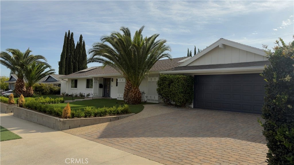 10111 Oso Avenue