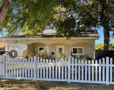 Photo of 7021 Geyser Avenue, Reseda, CA 91335 (MLS # SR26090930)