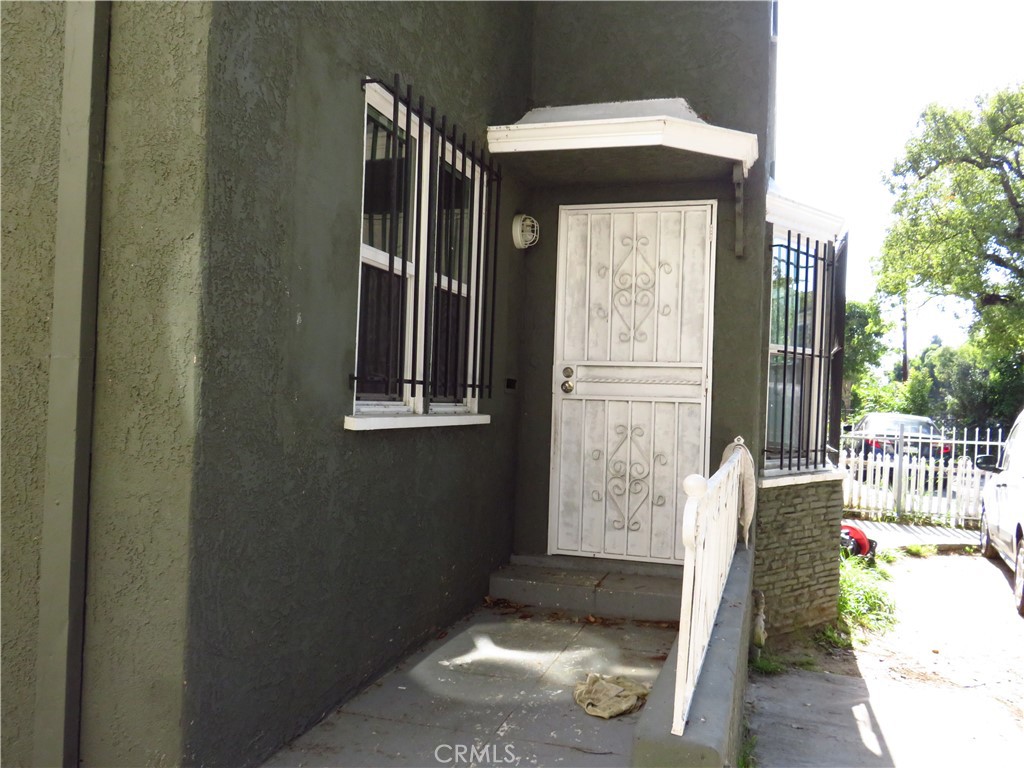862 W 41st Street