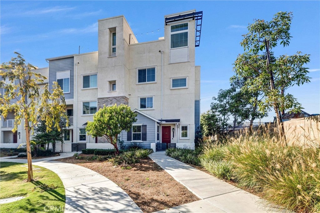575 S Mosaic ST, Anaheim CA 92805