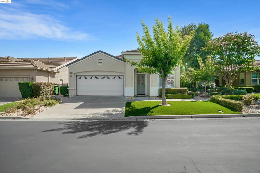 1852 Island Park Pl