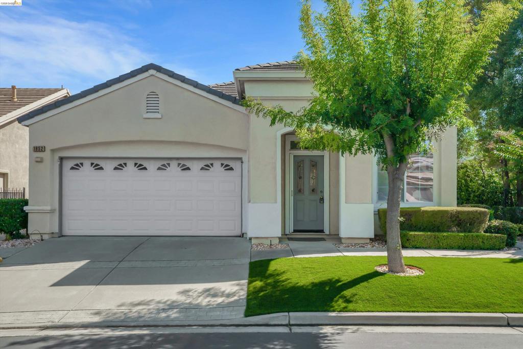 1852 Island Park Pl