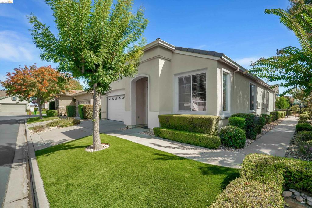 1852 Island Park Pl