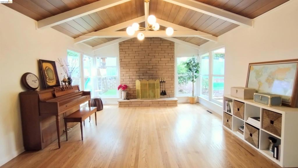 102 Kelobra Ct
