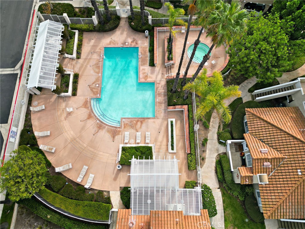 Las Flores III - Residential