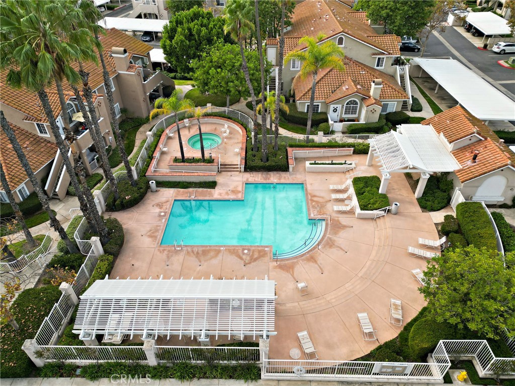 Las Flores III - Residential