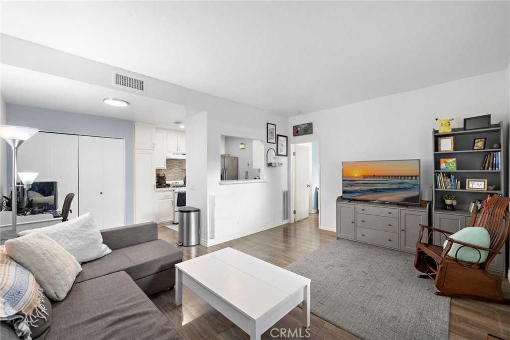 Las Flores III - Residential