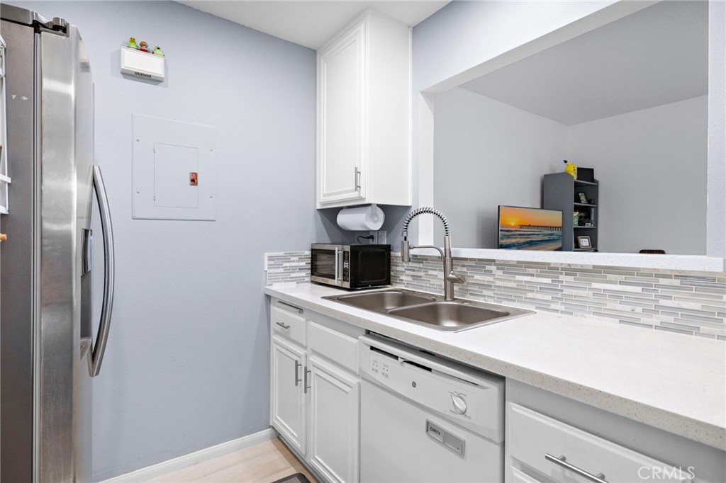 Las Flores III - Residential