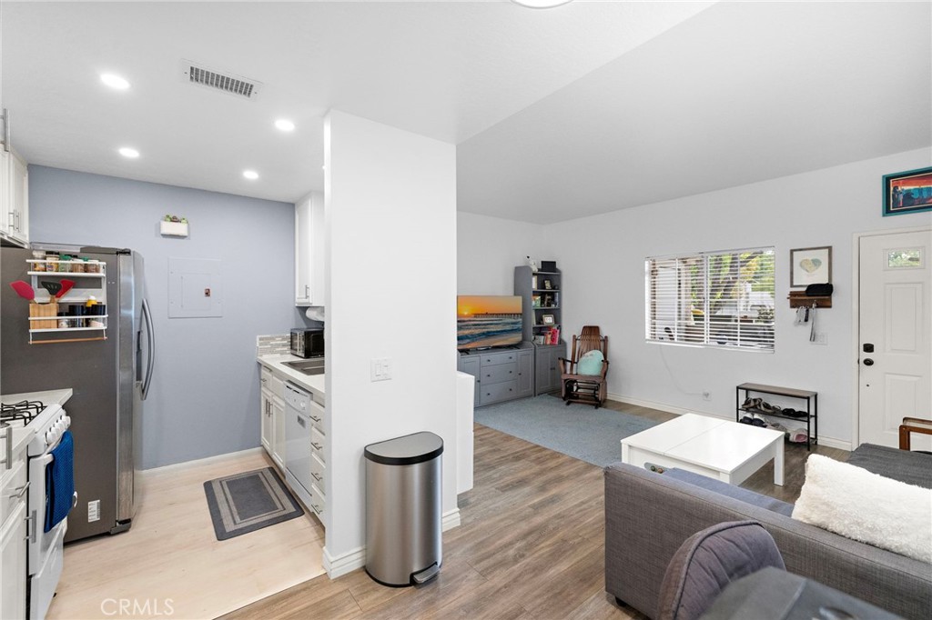 Las Flores III - Residential