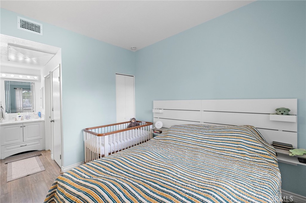 Las Flores III - Residential