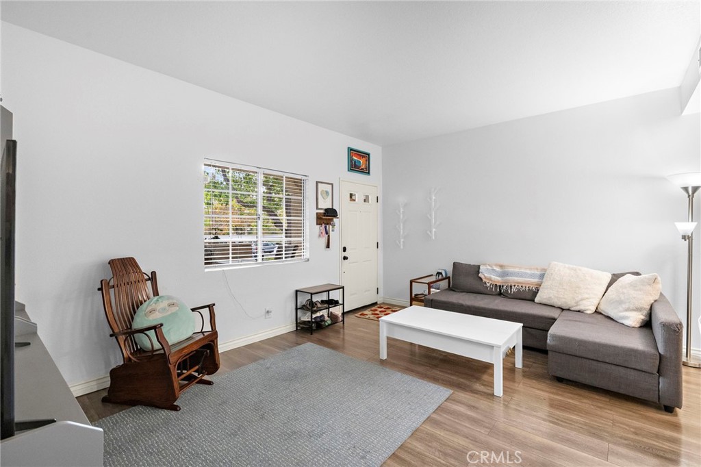 Las Flores III - Residential