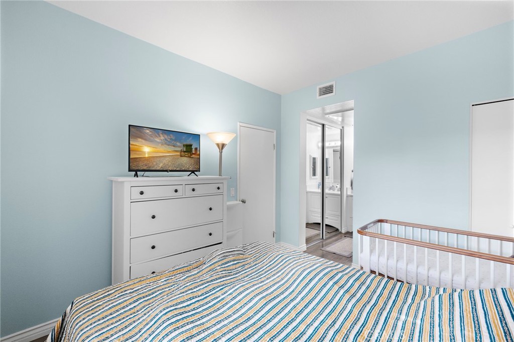 Las Flores III - Residential