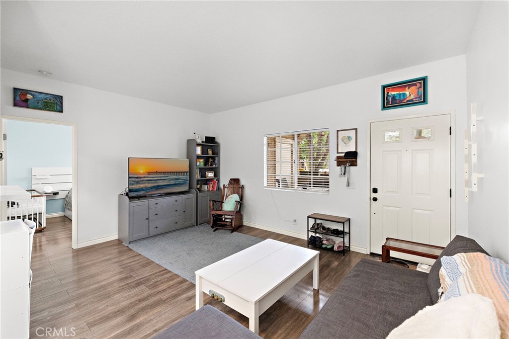 Las Flores III - Residential