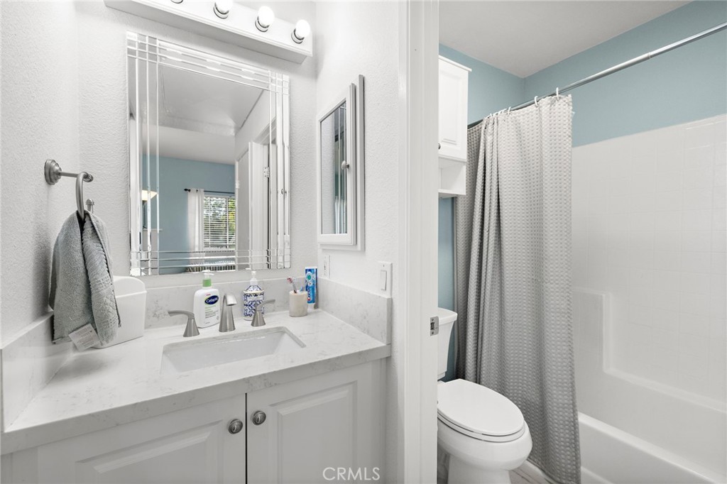 Las Flores III - Residential