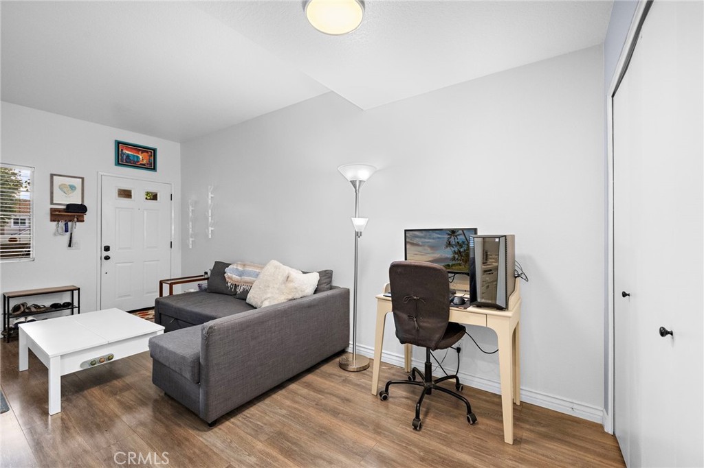 Las Flores III - Residential