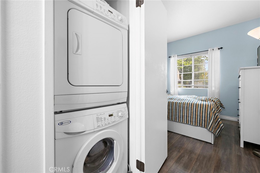 Las Flores III - Residential