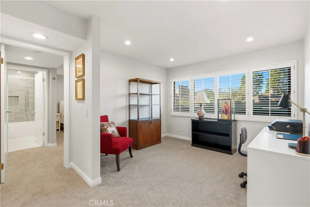 Pasadena, California 91103, United States, 3 Bedrooms Bedrooms, ,3 BathroomsBathrooms,Residential,Active,252325