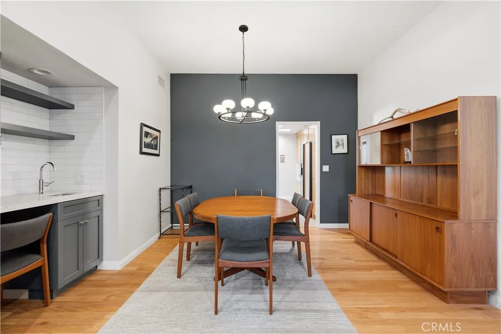 Pasadena, California 91103, United States, 3 Bedrooms Bedrooms, ,3 BathroomsBathrooms,Residential,Active,252325