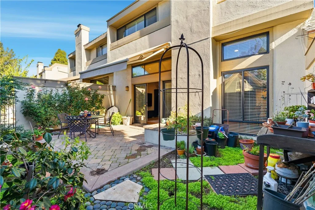 Pasadena, California 91103, United States, 3 Bedrooms Bedrooms, ,3 BathroomsBathrooms,Residential,Active,252325