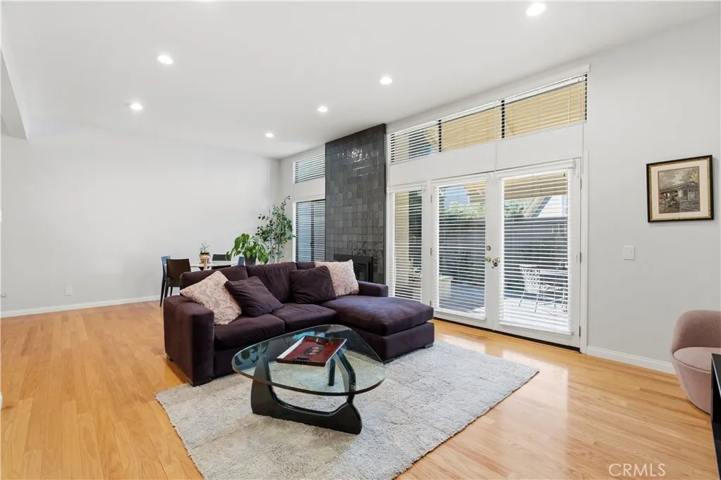 Pasadena, California 91103, United States, 3 Bedrooms Bedrooms, ,3 BathroomsBathrooms,Residential,Active,252325