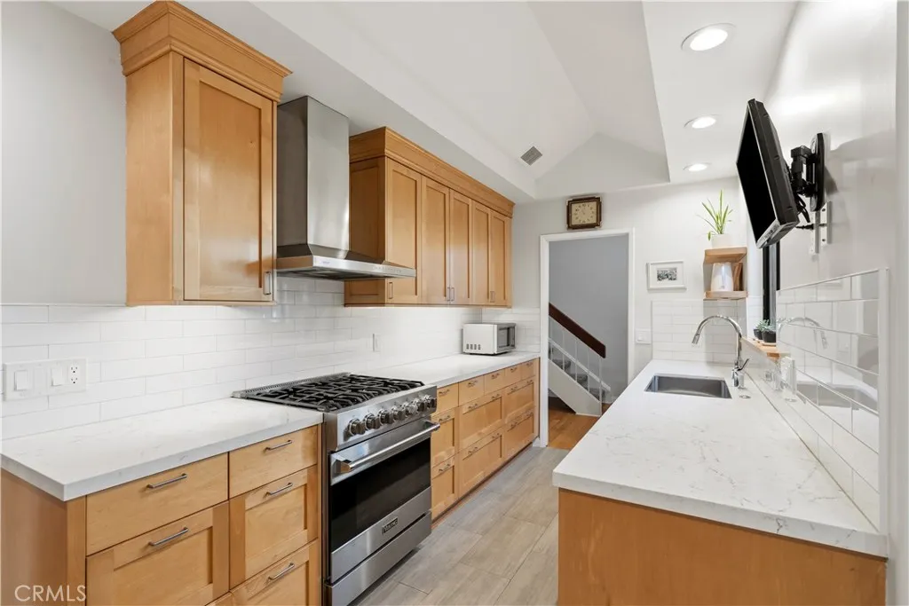 Pasadena, California 91103, United States, 3 Bedrooms Bedrooms, ,3 BathroomsBathrooms,Residential,Active,252325