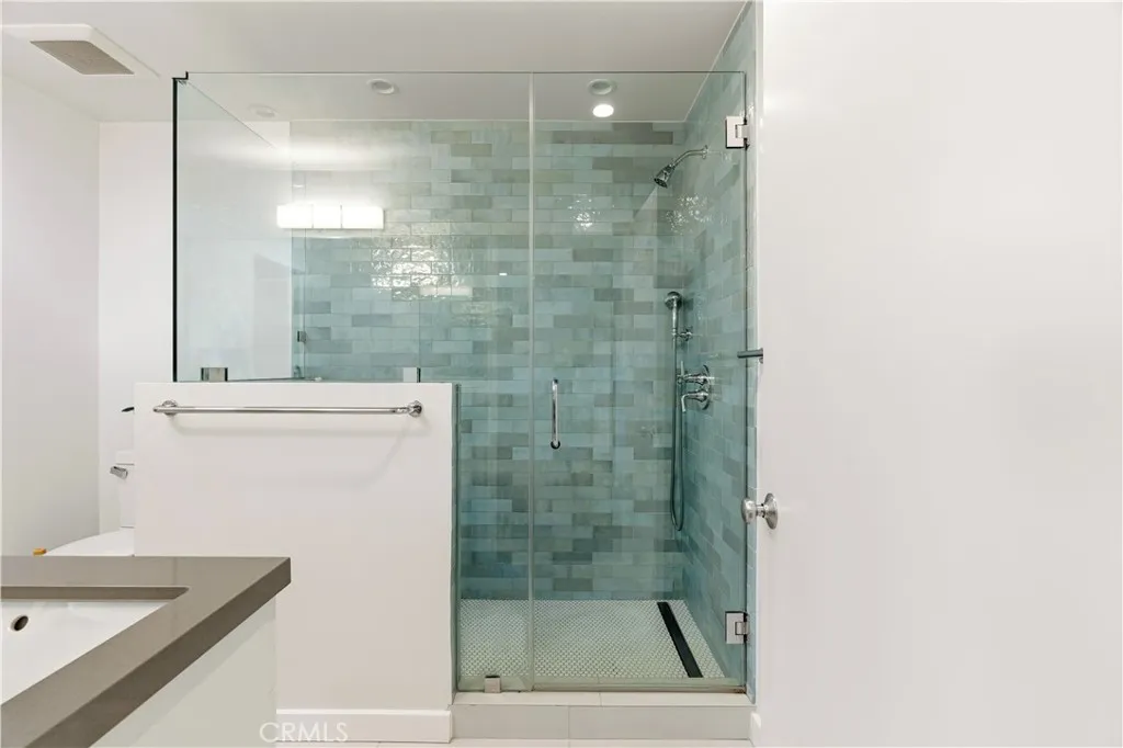 Pasadena, California 91103, United States, 3 Bedrooms Bedrooms, ,3 BathroomsBathrooms,Residential,Active,252325