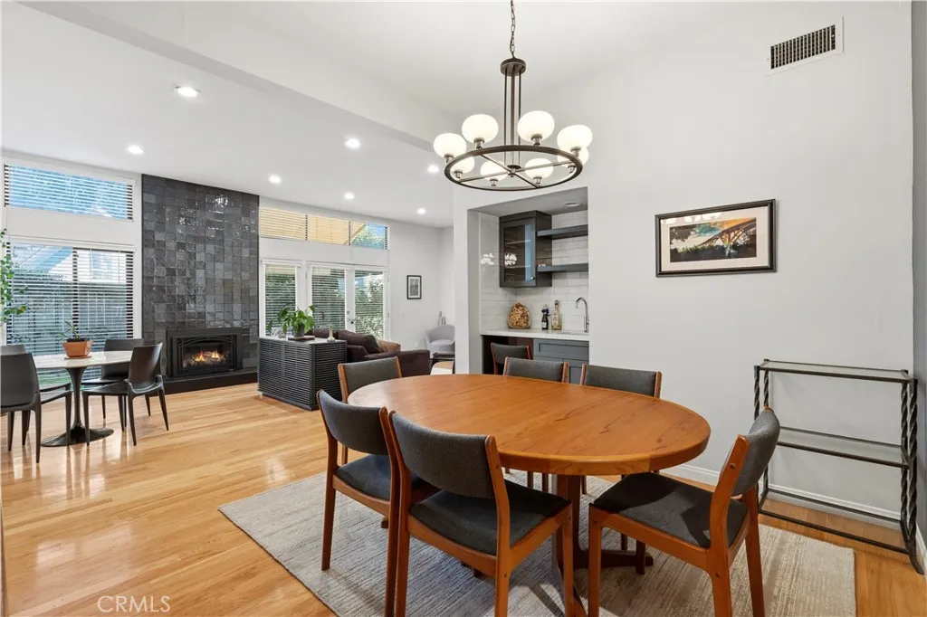 Pasadena, California 91103, United States, 3 Bedrooms Bedrooms, ,3 BathroomsBathrooms,Residential,Active,252325