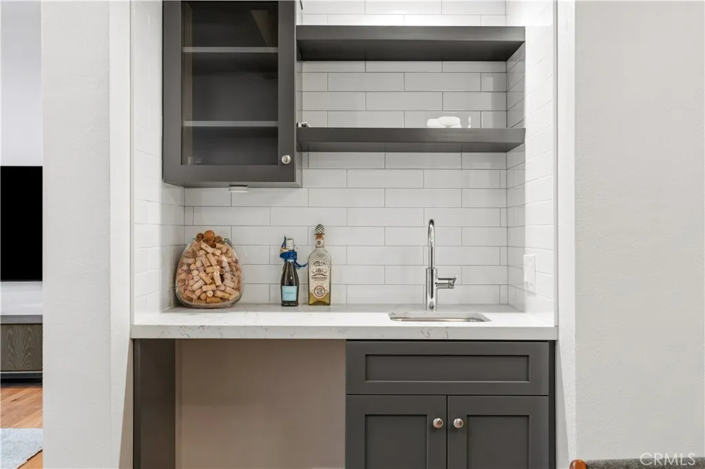 Pasadena, California 91103, United States, 3 Bedrooms Bedrooms, ,3 BathroomsBathrooms,Residential,Active,252325