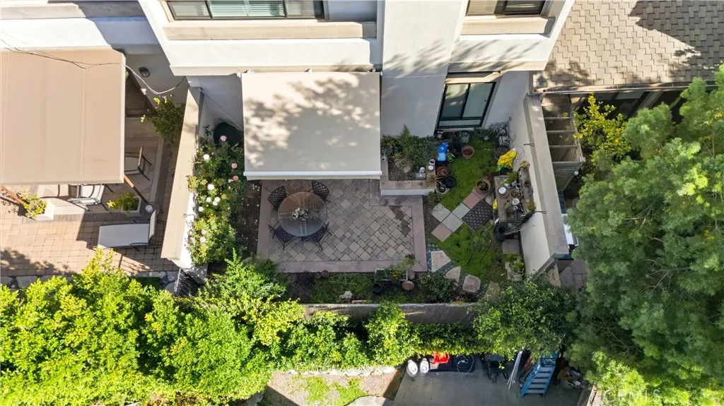 Pasadena, California 91103, United States, 3 Bedrooms Bedrooms, ,3 BathroomsBathrooms,Residential,Active,252325