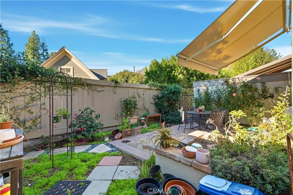 Pasadena, California 91103, United States, 3 Bedrooms Bedrooms, ,3 BathroomsBathrooms,Residential,Active,252325