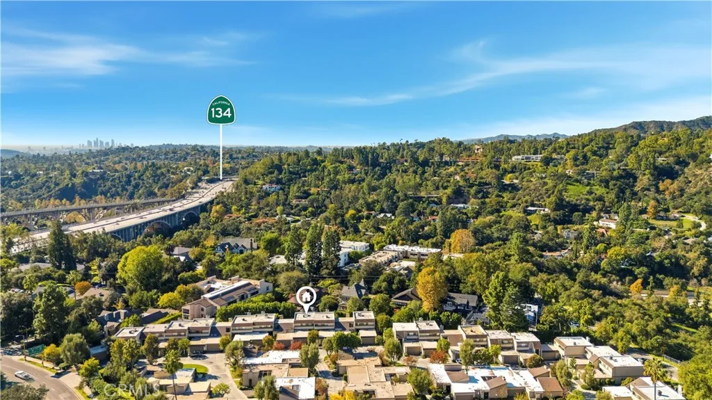 Pasadena, California 91103, United States, 3 Bedrooms Bedrooms, ,3 BathroomsBathrooms,Residential,Active,252325