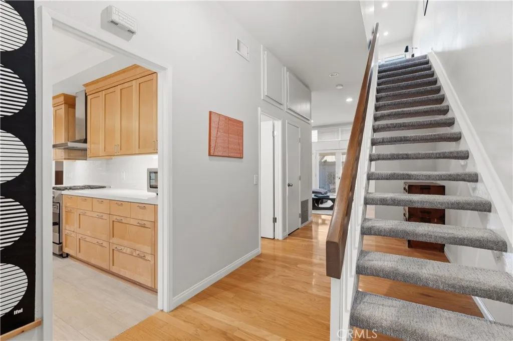 Pasadena, California 91103, United States, 3 Bedrooms Bedrooms, ,3 BathroomsBathrooms,Residential,Active,252325